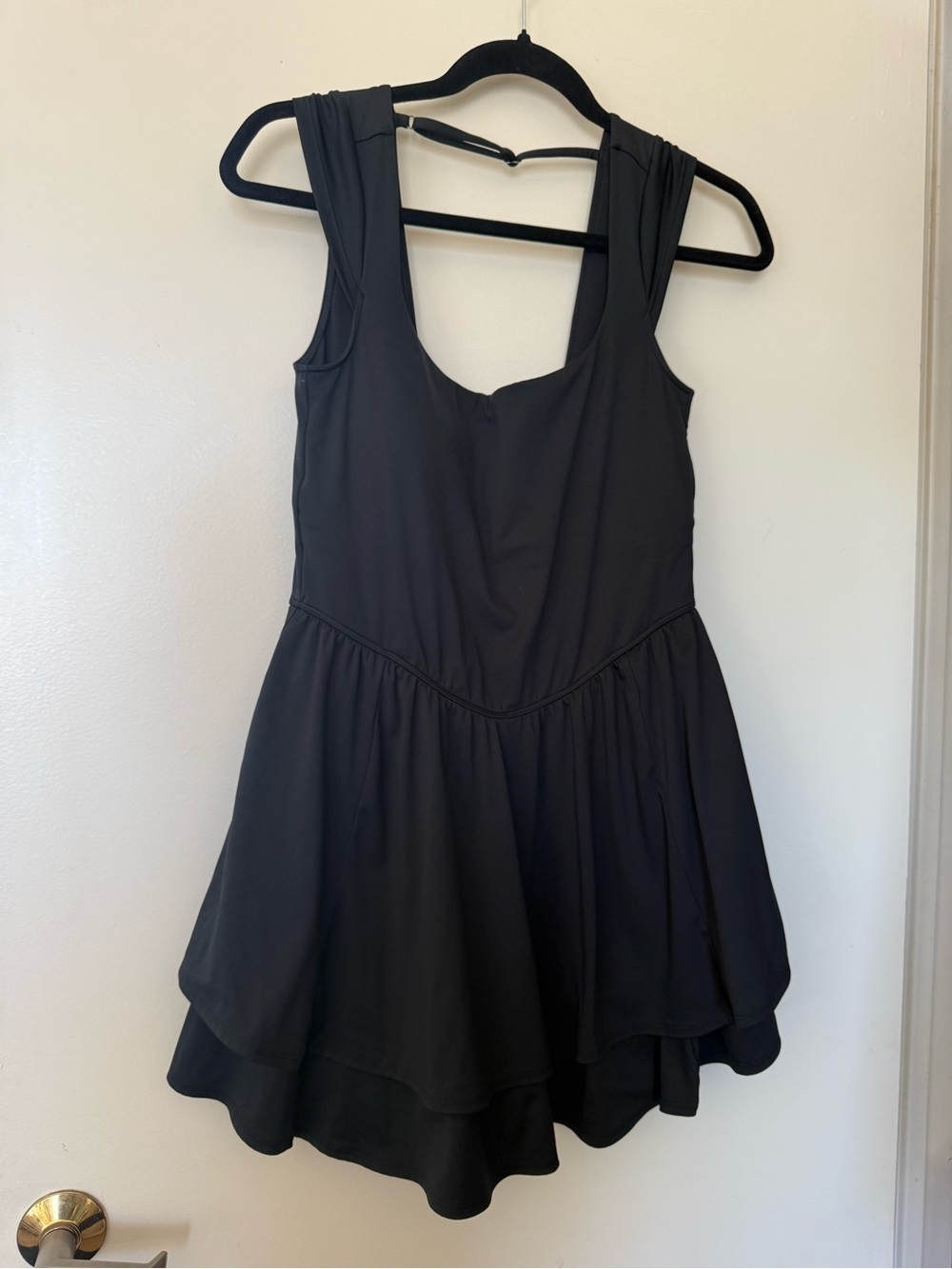 Gilly Hicks Black Mini Cap Sleeve Open Back Tiered Active Dress Shorts Large